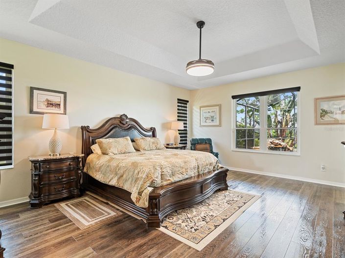 Image No.28-5 Bed Property for sale