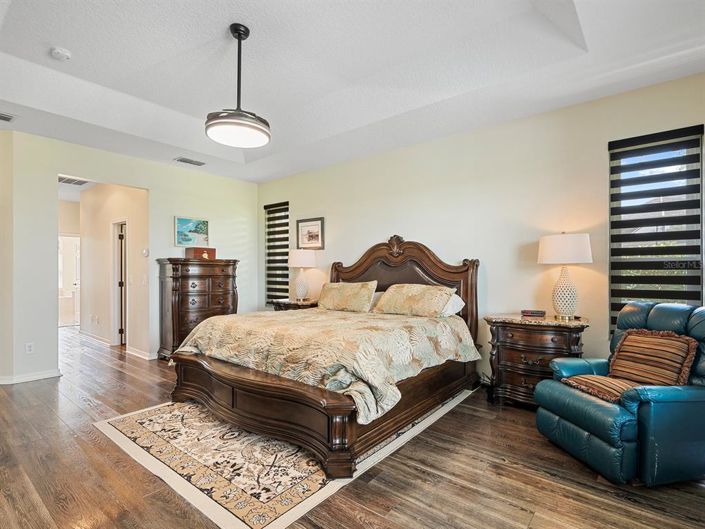 Image No.30-5 Bed Property for sale