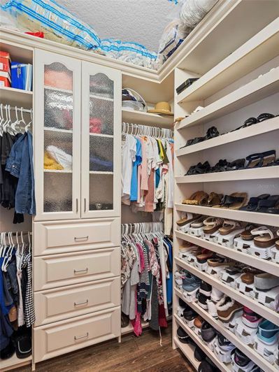 Image No.32-5 Bed Property for sale