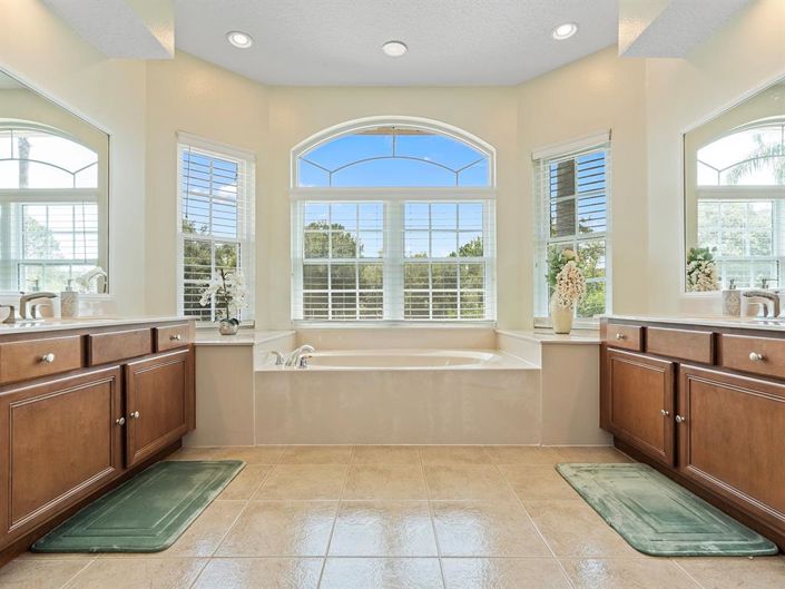 Image No.33-5 Bed Property for sale