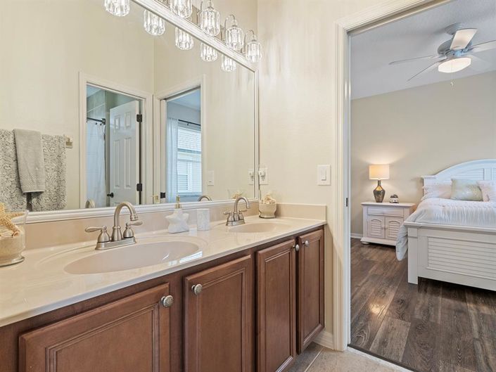 Image No.41-5 Bed Property for sale