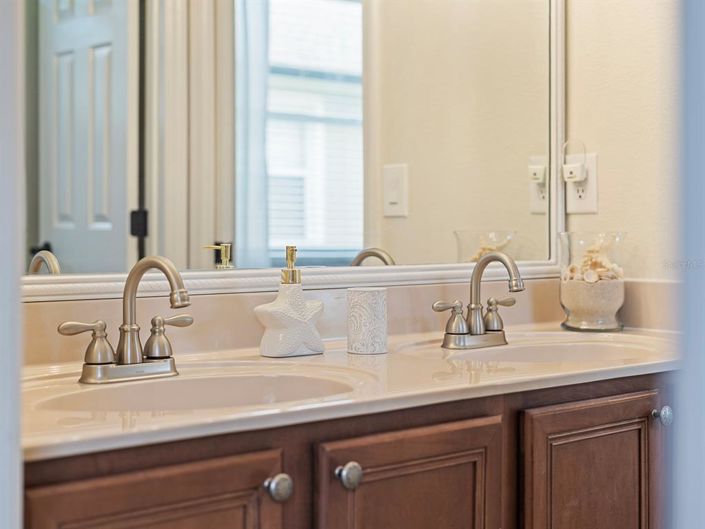 Image No.42-5 Bed Property for sale