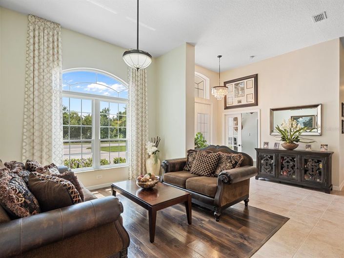 Image No.9-5 Bed Property for sale