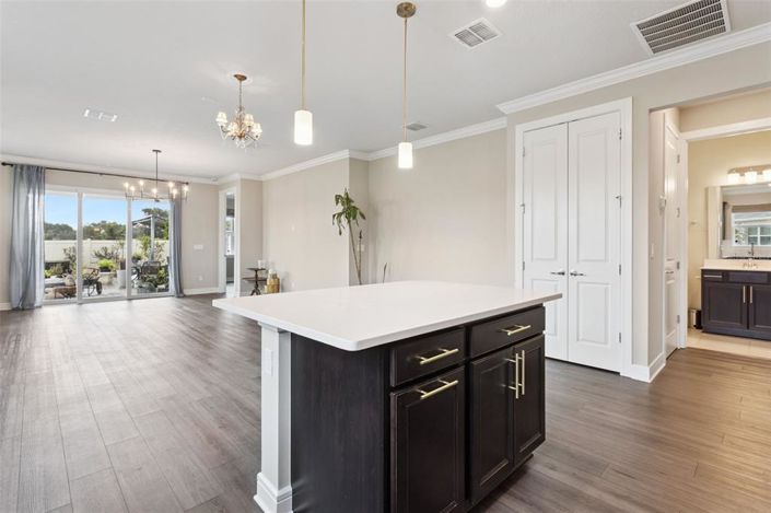 Image No.10-2 Bed Property for sale