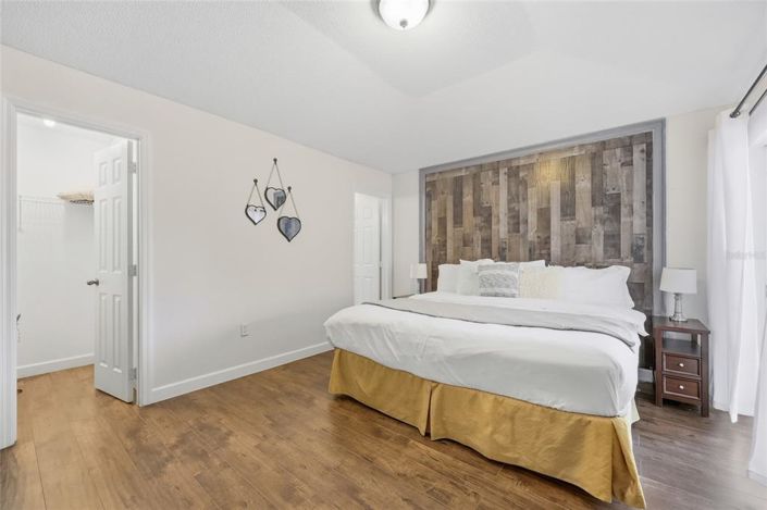 Image No.18-4 Bed House for sale