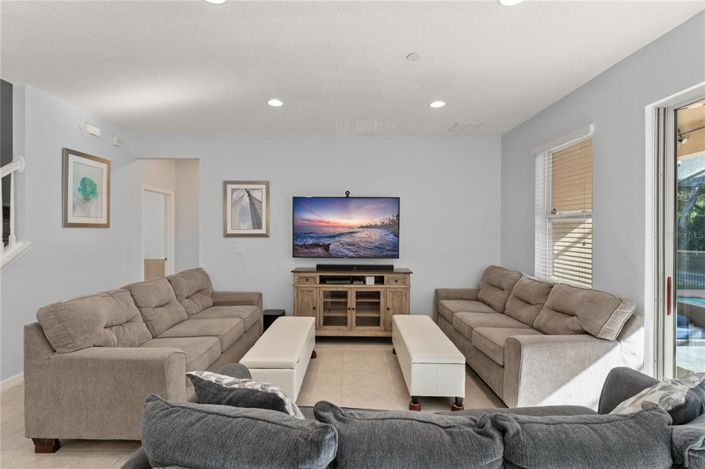 Image No.21-8 Bed House for sale