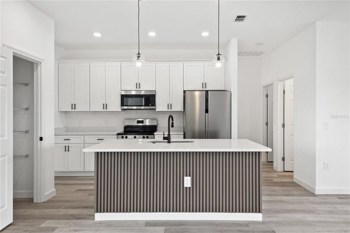 Image No.16-4 Bed Property for sale