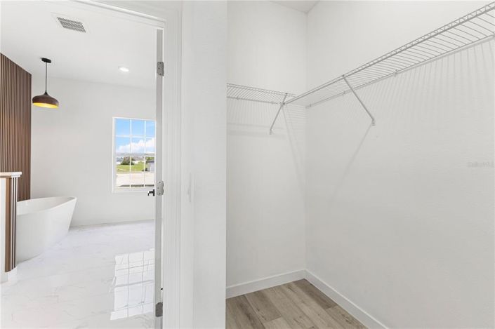 Image No.19-4 Bed Property for sale