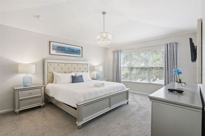 Image No.12-6 Bed Property for sale