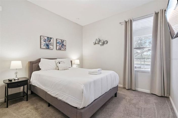 Image No.16-6 Bed Property for sale