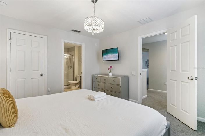 Image No.19-6 Bed Property for sale