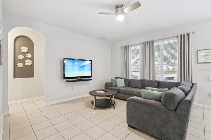 Image No.5-6 Bed House for sale