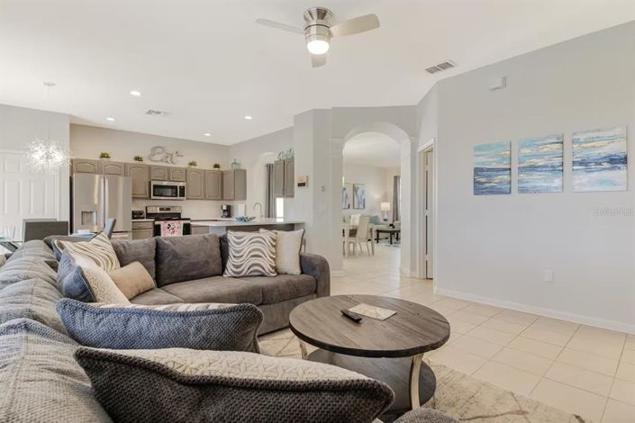 Image No.6-6 Bed Property for sale