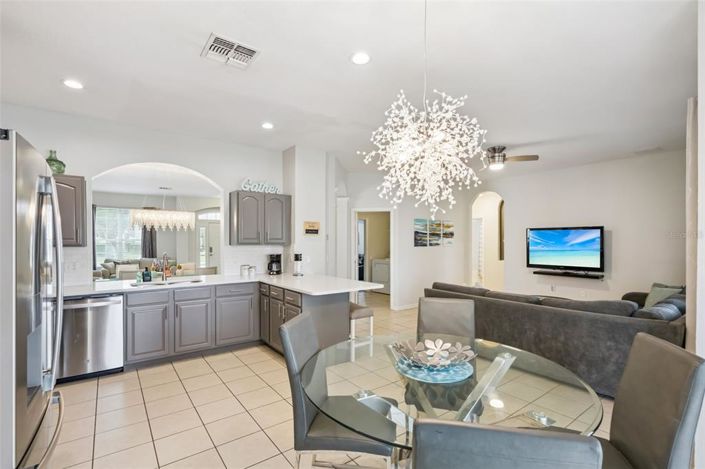 Image No.8-6 Bed House for sale