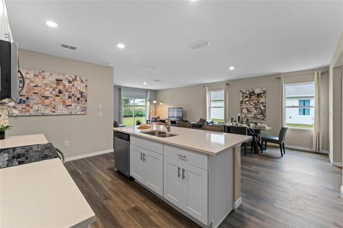 Image No.12-5 Bed Property for sale