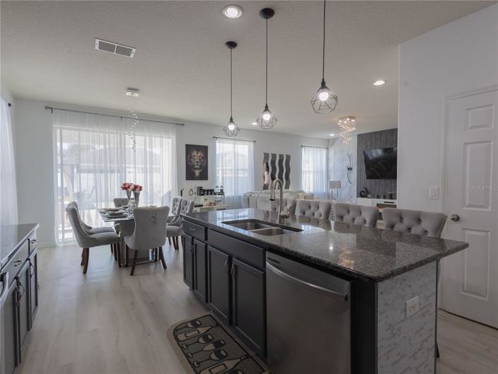 Image No.12-4 Bed Property for sale