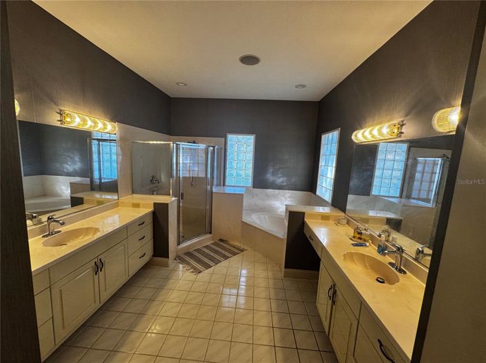 Image No.33-4 Bed Property for sale