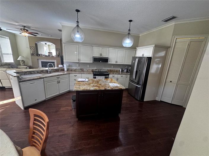 Image No.9-4 Bed Property for sale