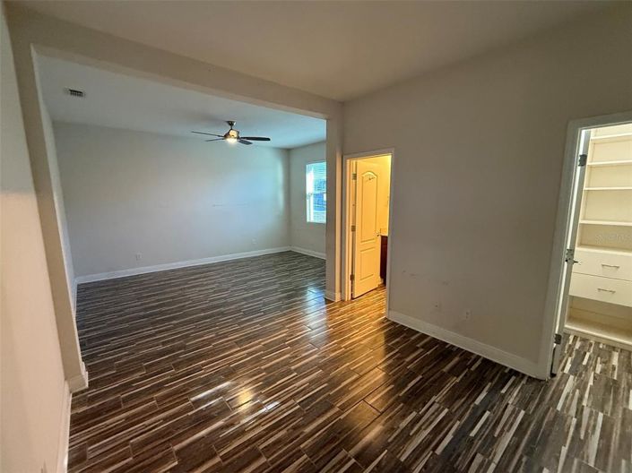 Image No.23-Propriété de 4 chambres à vendre à États-Unis