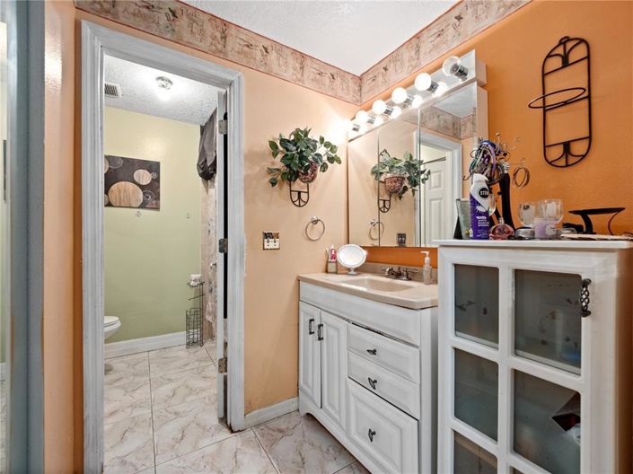 Image No.17-3 Bed Property for sale