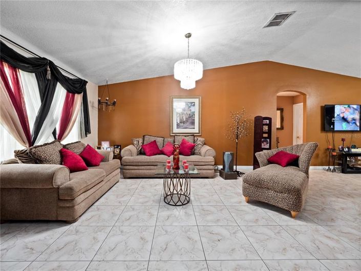 Image No.7-3 Bed Property for sale