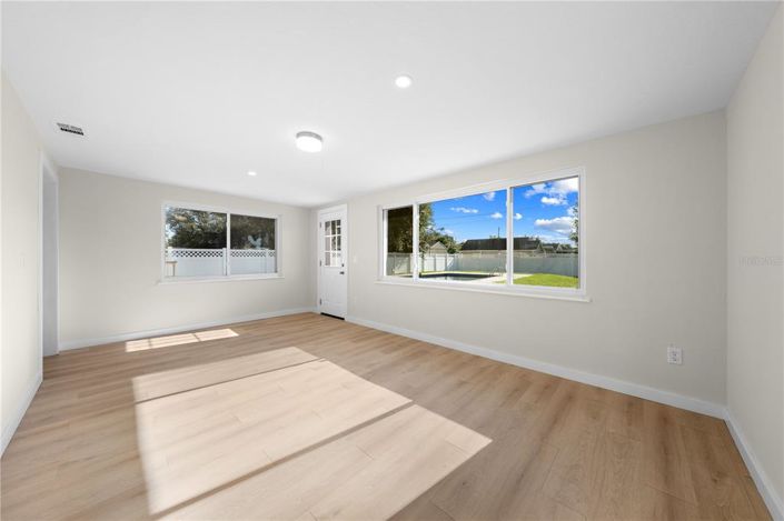 Image No.32-Propriété de 3 chambres à vendre à États-Unis