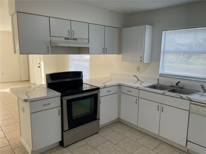 Image No.4-4 Bed Property for sale