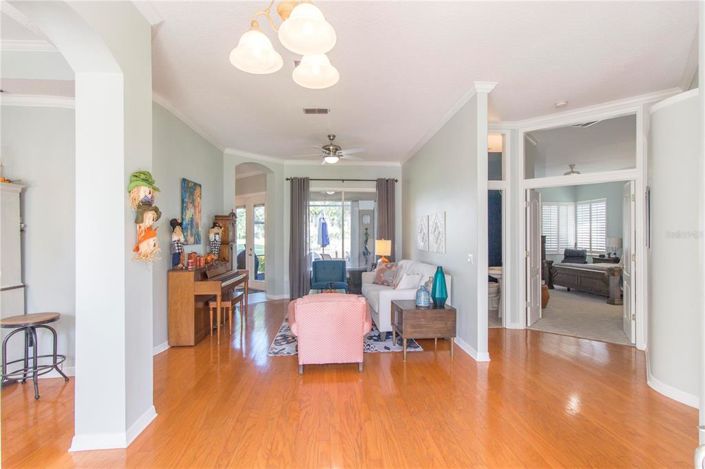 Image No.6-4 Bed House for sale