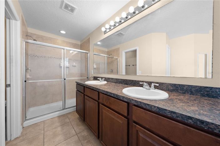 Image No.40-4 Bed Property for sale