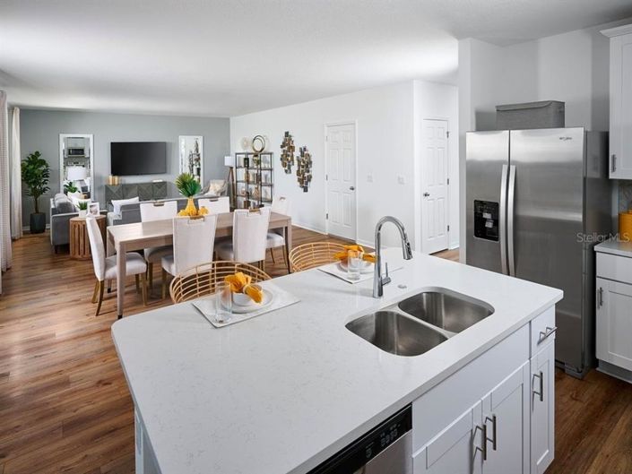 Image No.4-4 Bed Property for sale