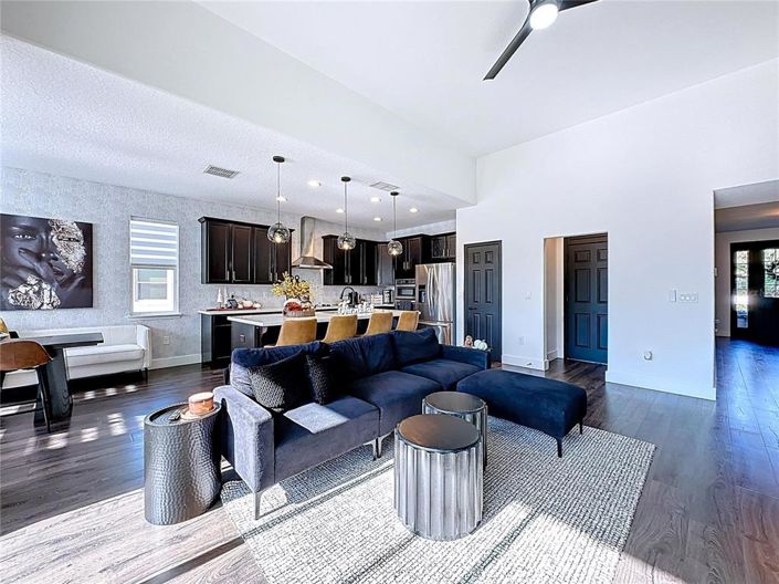 Image No.12-4 Bed Property for sale