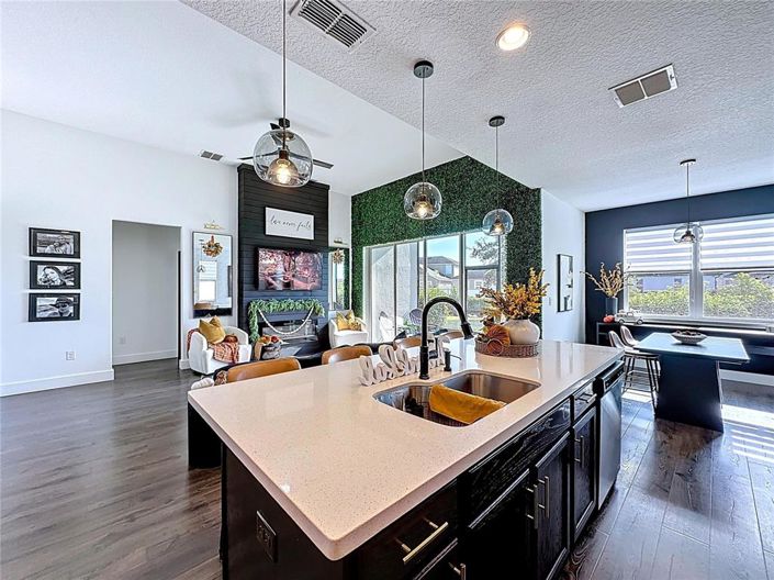 Image No.30-4 Bed Property for sale