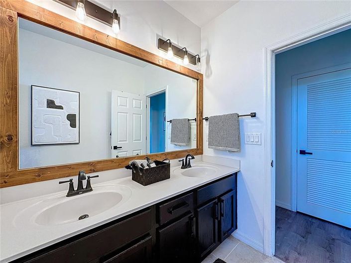 Image No.57-4 Bed Property for sale