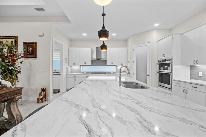 Image No.17-4 Bed Property for sale