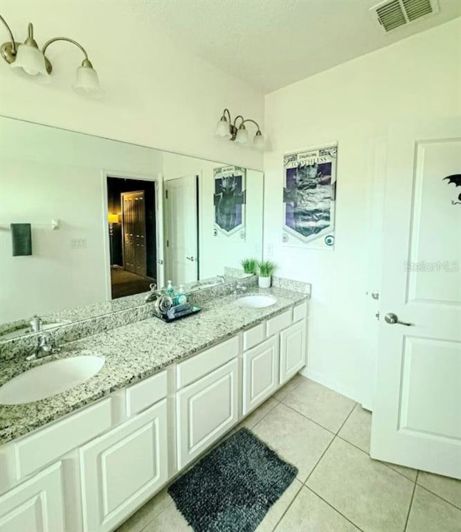 Image No.18-5 Bed Property for sale