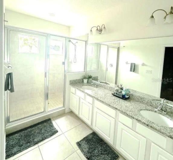 Image No.20-5 Bed Property for sale