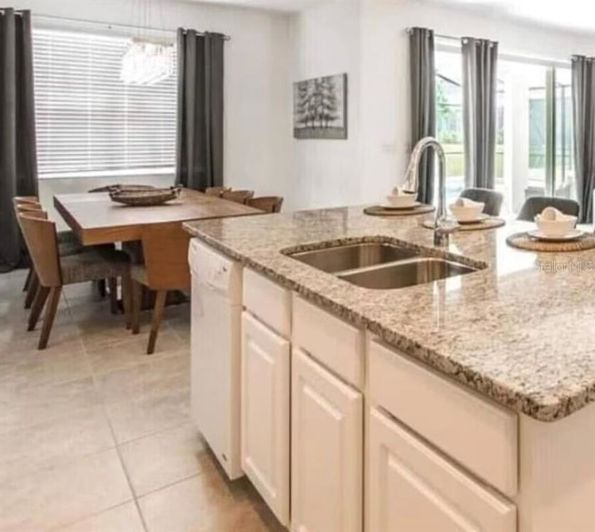 Image No.28-5 Bed Property for sale