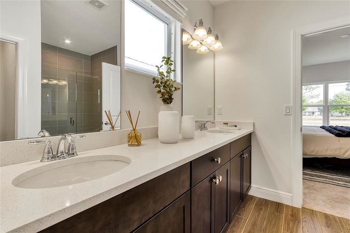 Image No.26-4 Bed Property for sale