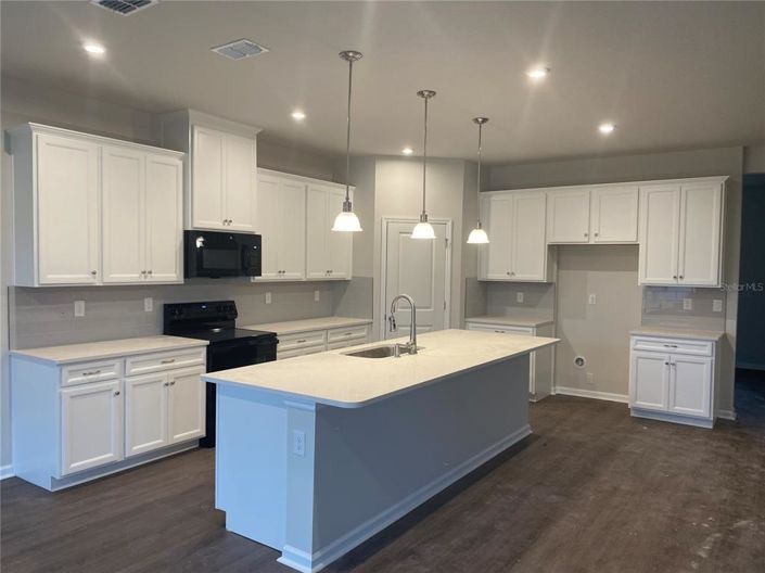 Image No.3-5 Bed Property for sale