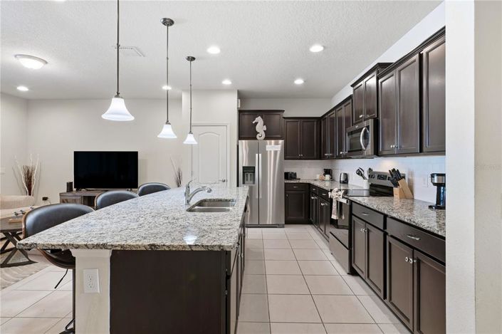 Image No.11-5 Bed Townhouse for sale