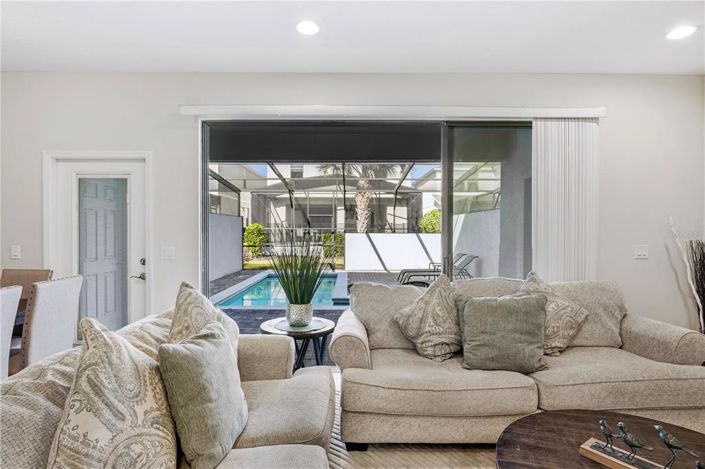 Image No.17-5 Bed Townhouse for sale