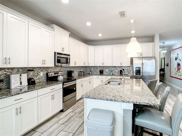 Image No.8-6 Bed House for sale