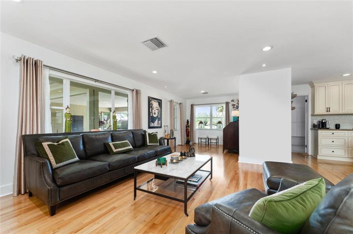 Image No.10-3 Bed Property for sale