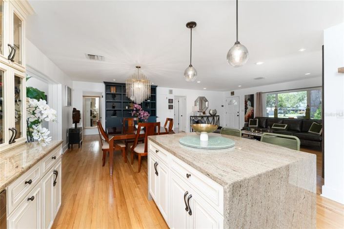 Image No.11-3 Bed Property for sale