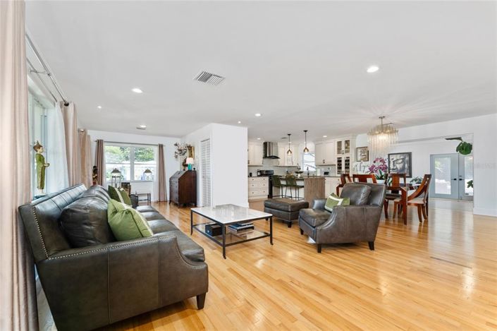 Image No.5-3 Bed Property for sale