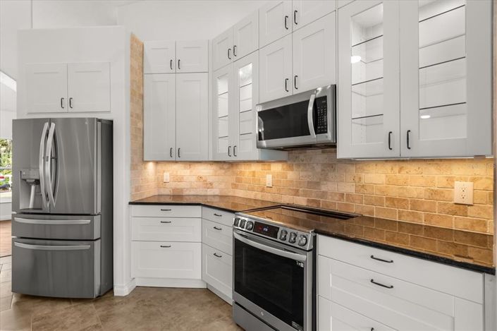 Image No.28-3 Bed Property for sale