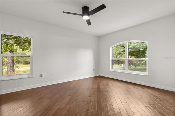 Image No.32-3 Bed Property for sale