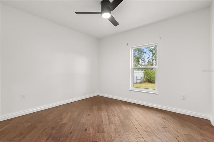 Image No.40-3 Bed Property for sale