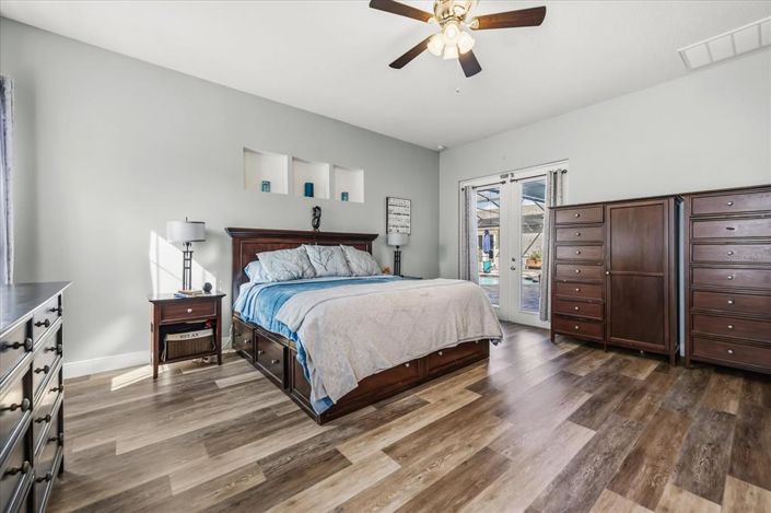 Image No.10-5 Bed Property for sale