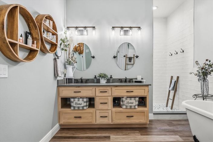 Image No.11-5 Bed Property for sale